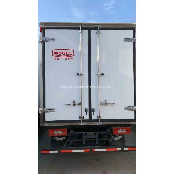 SINOTRUK HOWO 141hp Refrigerated Freezer Truck Engine Cummins