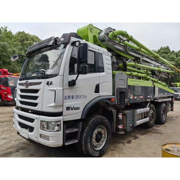 Zoomlion ZLJ5280THBJE 43X-5RZ Used Concrete Pump Truck 8 - 15 Bar Pressure