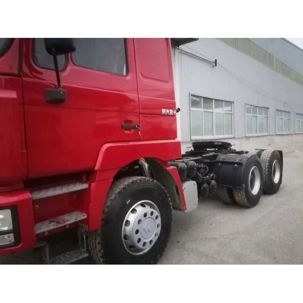 Made Red Used Shacman F3000 6X4 Heavy Head Tractor Truck with Radial Tire Design