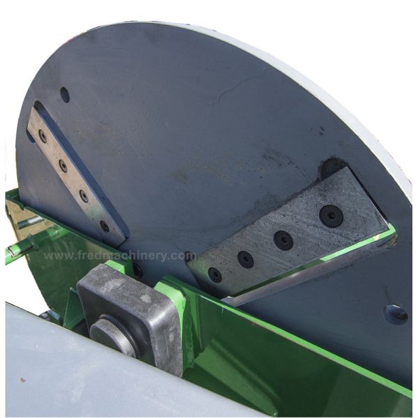 Dual Motorized Rollers Horizontal Wood Chipper , Self Contained Wood Shredder Machine