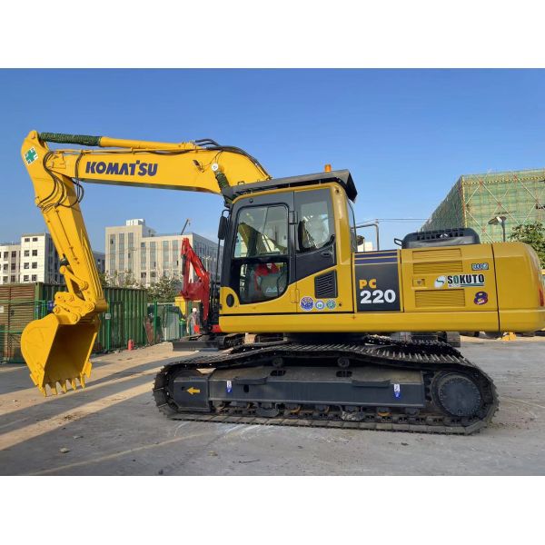 PC220 8 Used Komatsu Excavator With Quick Hitch And Hydraulic Hammer System.