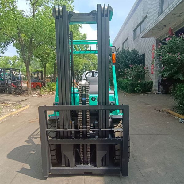 Industrial-Grade Used Mitsubishi 3.5 Ton Capacity Diesel Triple Mast Forklift in Green with Center Cylinder, Designed for Tough Warehouse Tasks