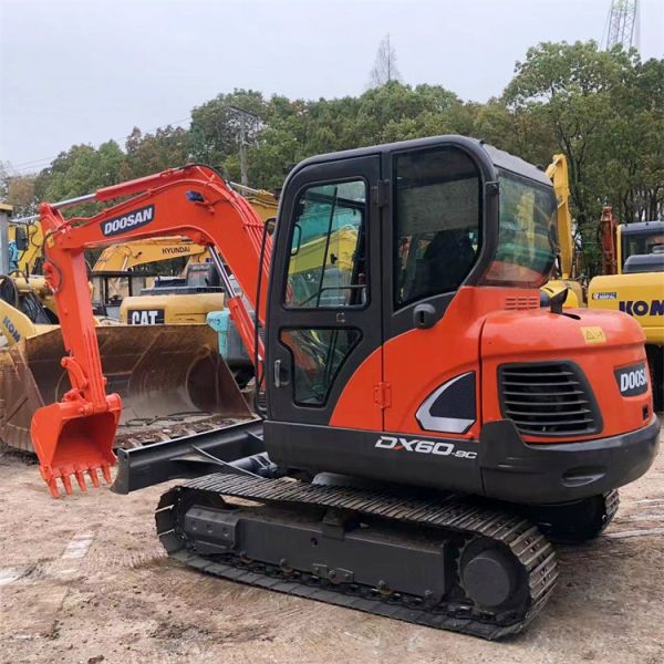 Korea Made 2019 Doosan DX60 Used Excavator 6 Ton with 40 kW Power and 0.21 m3 Bucket