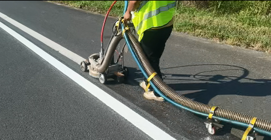 132KW High Pressure Road Line Marking Removal Machine For Road Marking Removal
