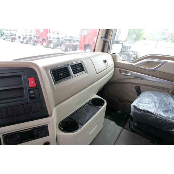 Long Distance Heavy Transport Truck , Sinotruk Howo T5G Commercial Truck Trailer