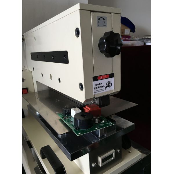 0.50~3.8mm Thickness 220VAC 110V PCBA FR4 PCB Cutting Machine / V Cut Cutter