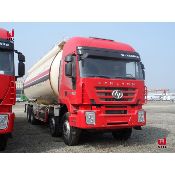 HOWO 8X4 Dry Bulker Cement Truck 9.726l Bulker Cement Tanker