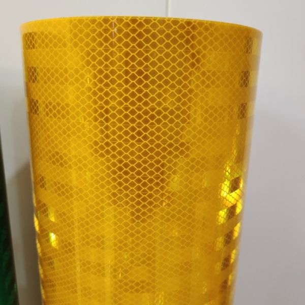 Self Adhesive High Intensity HIP Grade Road Sign Material Easy To Apply