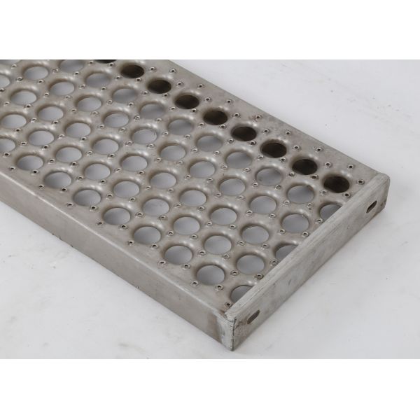 Safety Walkway Steel Grating 2 Noses Closed Roof Galvanized