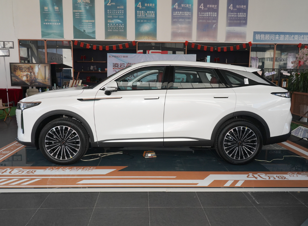 Fast Electric 4x4 Utility Vehicle Exeed Yaoguan LED Headlight Electric Parking Brake