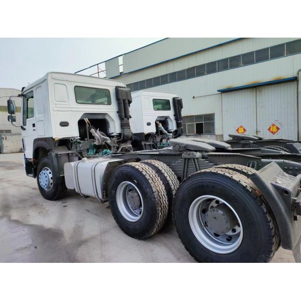 Mechanical Diesel Fuel White Sinotruk HOWO 6*4 Tractor Truck Manual Gearbox