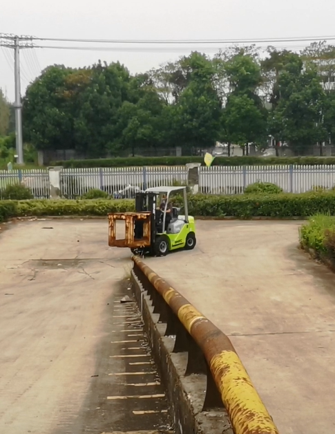 3000kg 3500kg All Wheel Drive Forklift Triple Mast Diesel Forklift