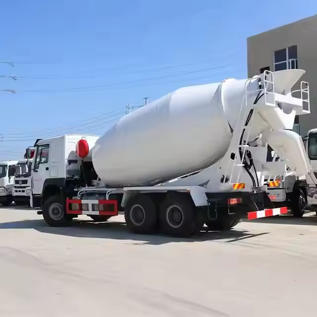 Used HOWO 6x4 Driving Wheel Capacity 6/8/10/12 /16cbms Concrete Batching Plant Mixer Tank Truck