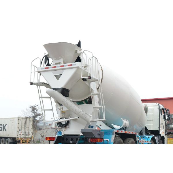 J6P 375HP 8X4 Fully Floating Flat Top Half Displacement 7.86m³ FAW Jiefang Concrete Mixer Truck