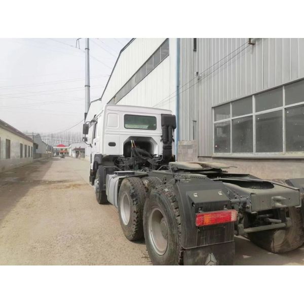 Sinotruk HOWO 6X4 10 Wheeler Tractor Trucks and Transport Trucks