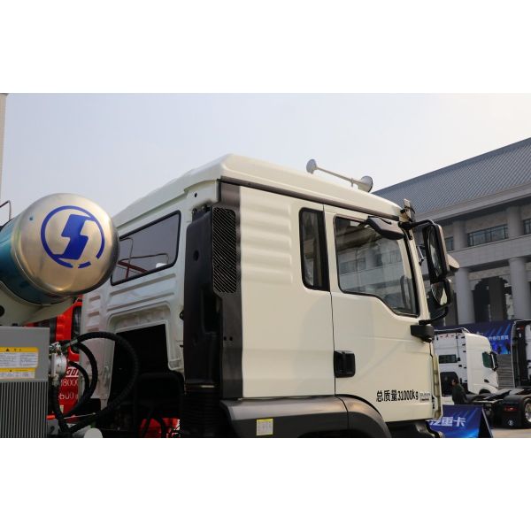 Concrete Mixers With Truck Shacman M3000 Model 12 Wheels 7.5 Cubic Tanker Single Sleeper