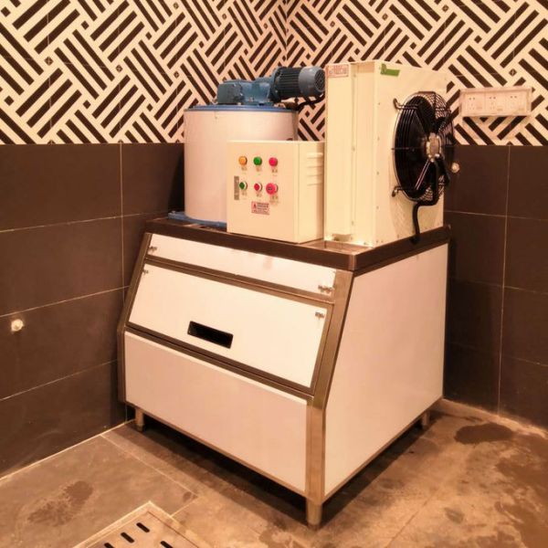 1000kgs Production Per Day Industrial Ice Maker Air Cooling Fishing Equipment With 380V 50Hz