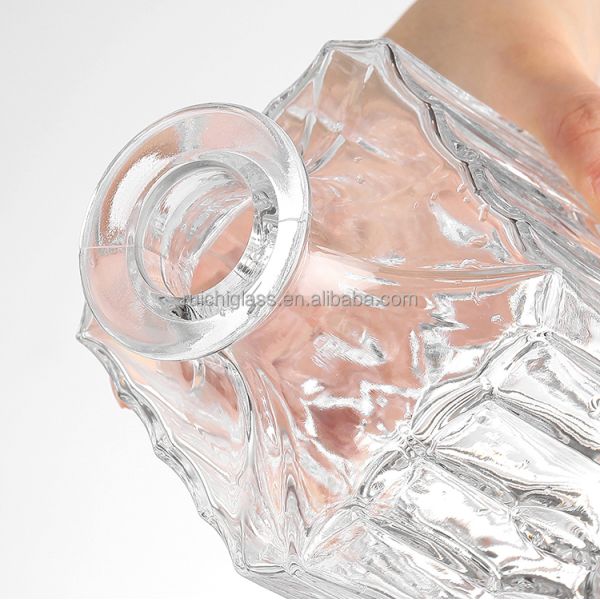 Hot Stamping Square Shape Glass Container Perfume Bottles for Beverage Packaging