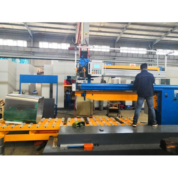 Customized 220V Robot Welding Station For Aluminium Fuel Tank Covers 1000kg Weight