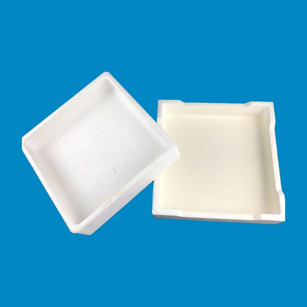 Customizable alumina crucible with thermal shock resistance