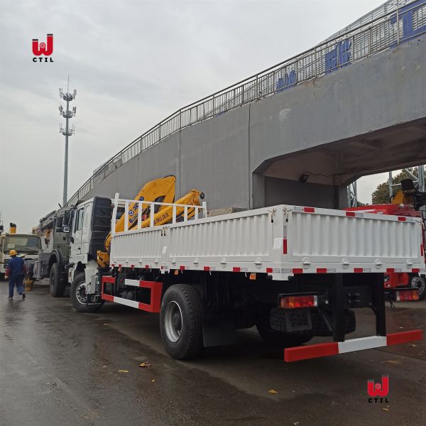 F3000 Truck Mounted Crane 380HP 8t Flatbed Towing Truck