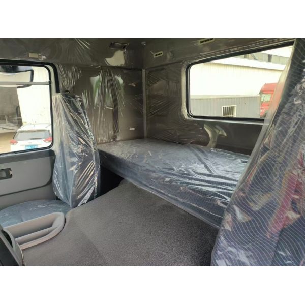 ≤5 seats Sinotruk HOWO 6*4 Tractor Truck 12.00r20/12r22.5/315.80-25