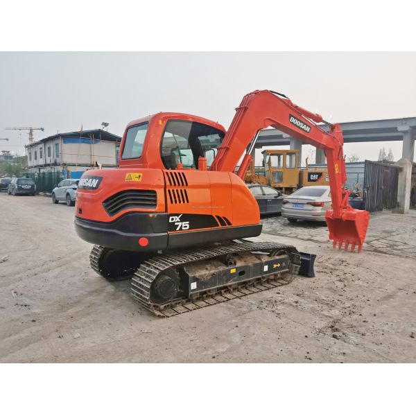 DOOSAN DX75 Excavator Energy-Saving and Affordable for Used Hand Crushing Requirements