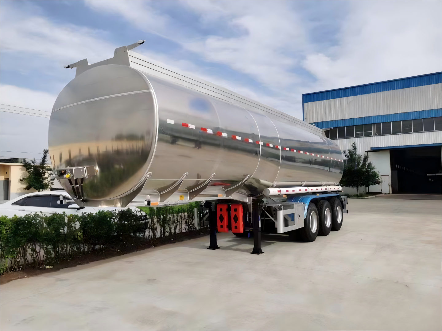 CIMC 3 Axles 8000L/5500L/7000L/7500L Gasoline and Diesel 4 compartments design 28 KL Steel Fuel hydraulic Tank Trailer