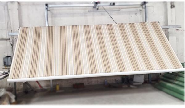 light open retractable awning / Both motor and manual control awning