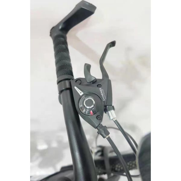 Lightweight 26 Inch Aluminium Alloy Road Bike 21 Speed Gears And 150KG Load Capacity