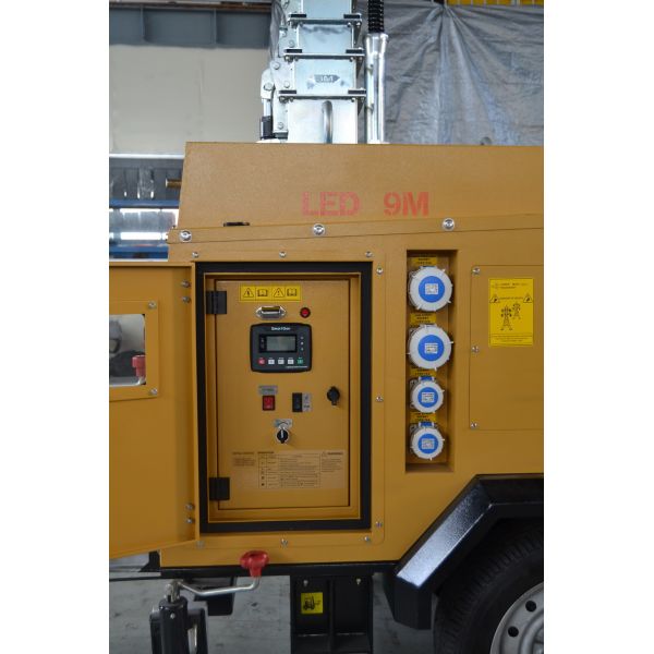 4x350W 9m Diesel Portable Light Tower 2KW Honda Generator Crane Light