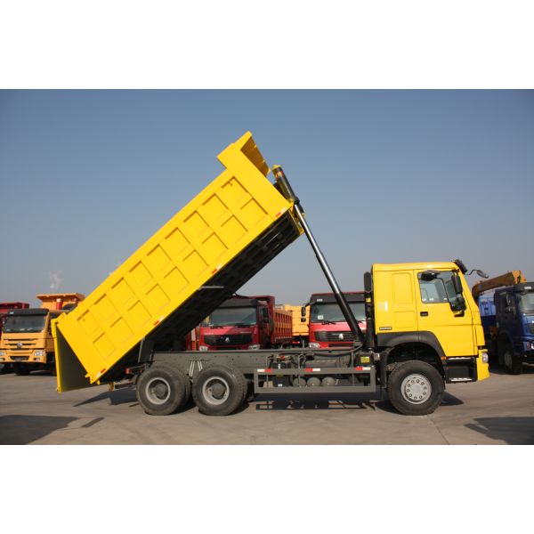 HOWO 8x4 Heavy Duty Dump Truck , LHD Sinotruk Tipper Truck Yellow Color