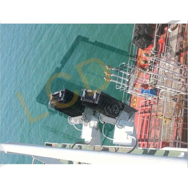 Efficient LEDs 140lm/W symmetric optic IP65/IK08 200W Industrial LED Flood Light 6