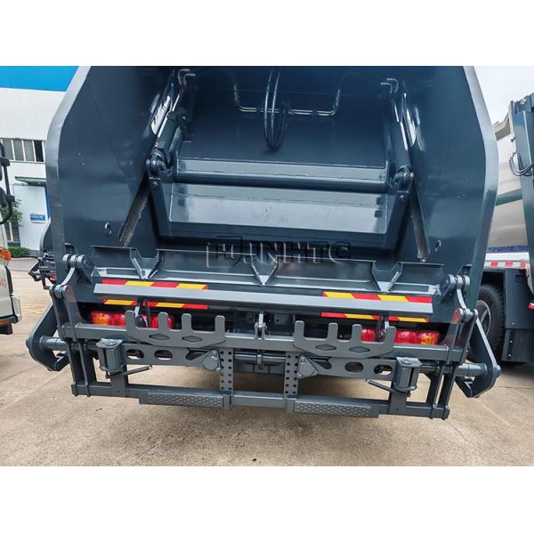 New Shacman L3000 4X2 5 Tons 6 Wheel Compactor Garbage Truck For Sale
