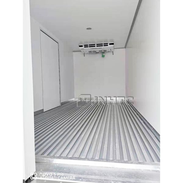 Sinotruk HOWO 4x2 Refrigerator Freezer Truck Drinks Beverage Refrigerated Box Truck