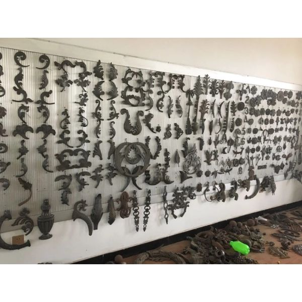 Wrought Iron Decorative Iron Pieces Handrail Fittings Anti Rust Custom Design
