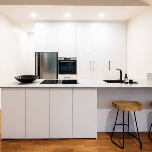 China Hot Sale Kitchen Cabinet Modern Lacquer Plywood Kitchen Cabinet Design on sale