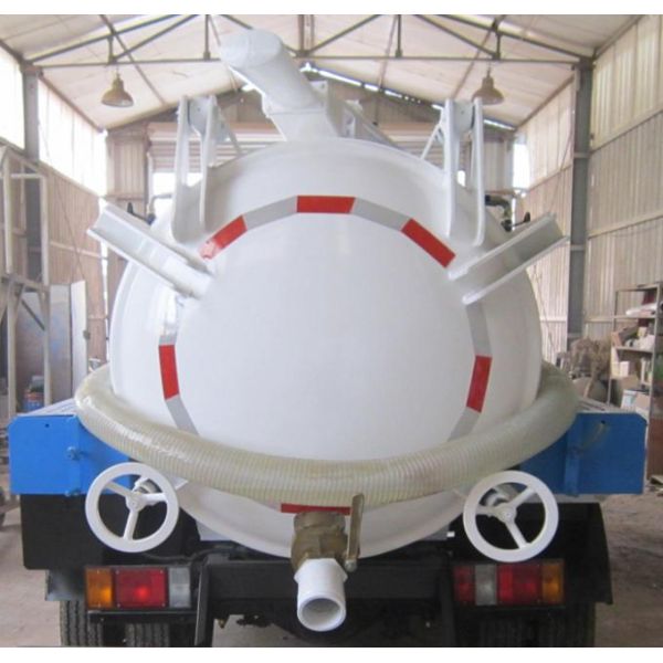 New Light Type 5 - 6CBM LHD 4X2 Sewage Suction Truck Sinotruk Howo7, Combination Sewer Cleaning Truck