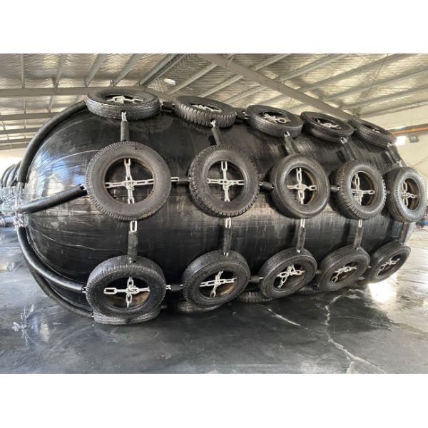 ISO17357 Marine Pneumatic Rubber Fenders Ship Berthing Dock Bumpers