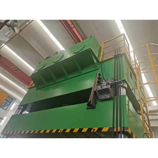 800T 4 Post Servo Hydraulic Press For Fiberglass Reinforced Plastics Products