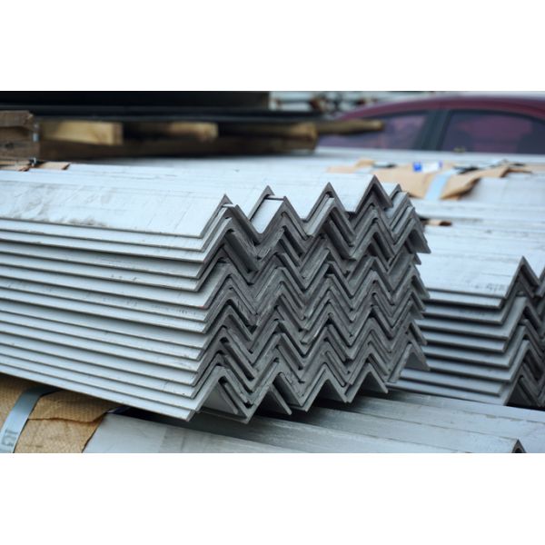 Hot Rolled Unpolished Steel Angle Beam Wear Resistance 304 Metal Right Angle Trim 1