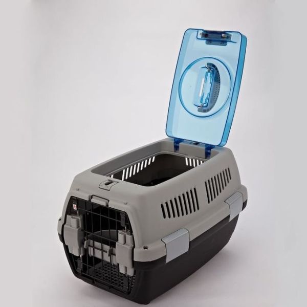 PP Plastic Dog Cat Transport Cage OEM ODM Travel Carrier With Skylight