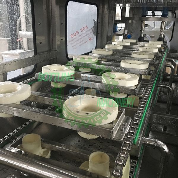 Linear Type Double Row Rinsing SUS304 300 BPH 5 Gallon Water Bottling Machine