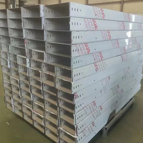 100mm Width Silver Solid Cable Tray For Wall Mount Installation In Silver Solid Bottom Tray