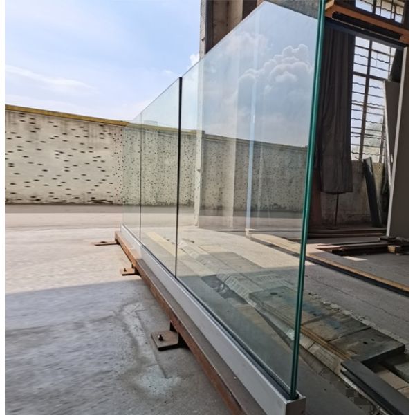 Floor Mounted U Channel Glass Railing With 12-21.52mm Tempered Laminated Glass